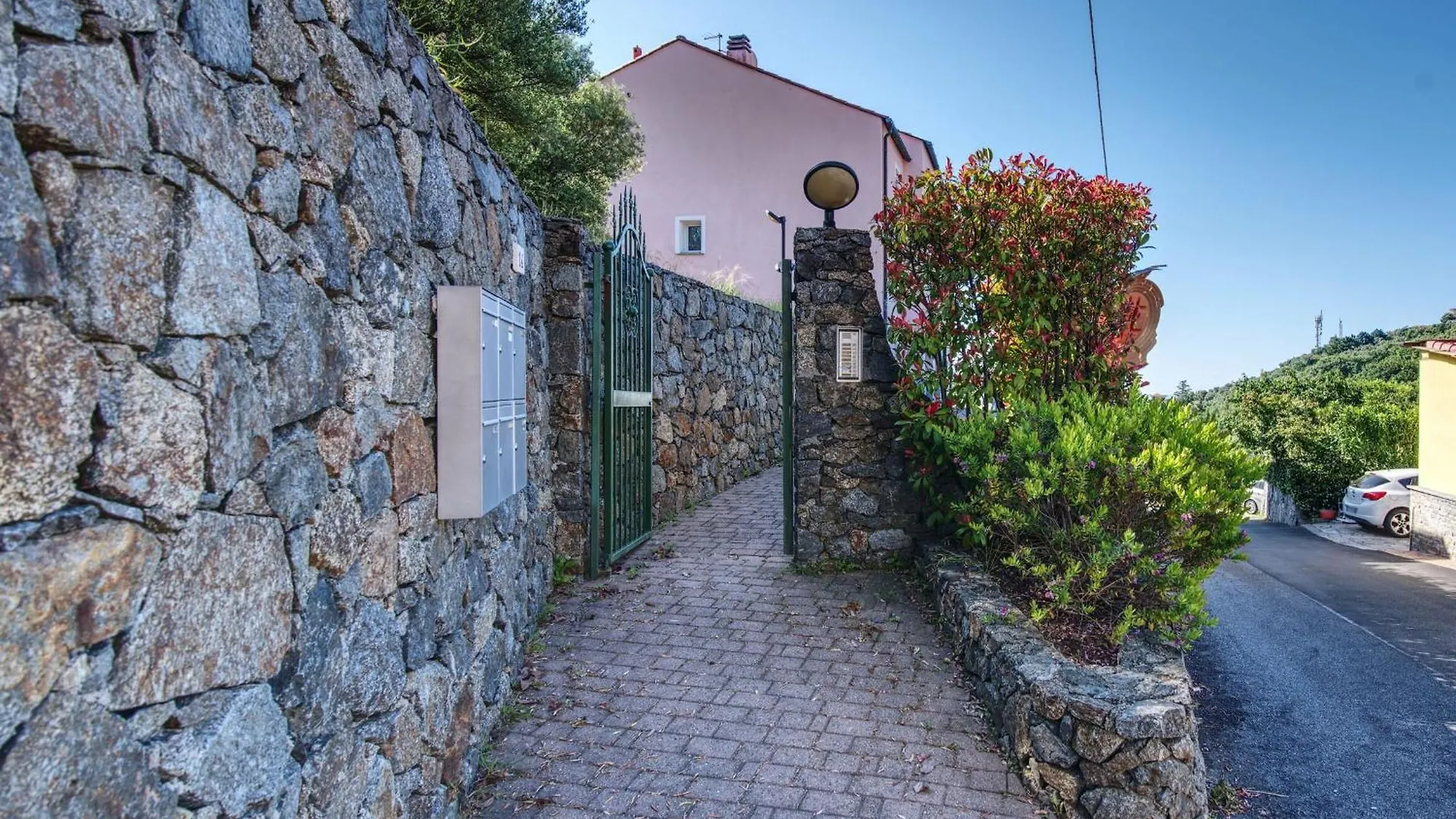 Apartment Villa Zafferano Suites - Basilico Celle Ligure